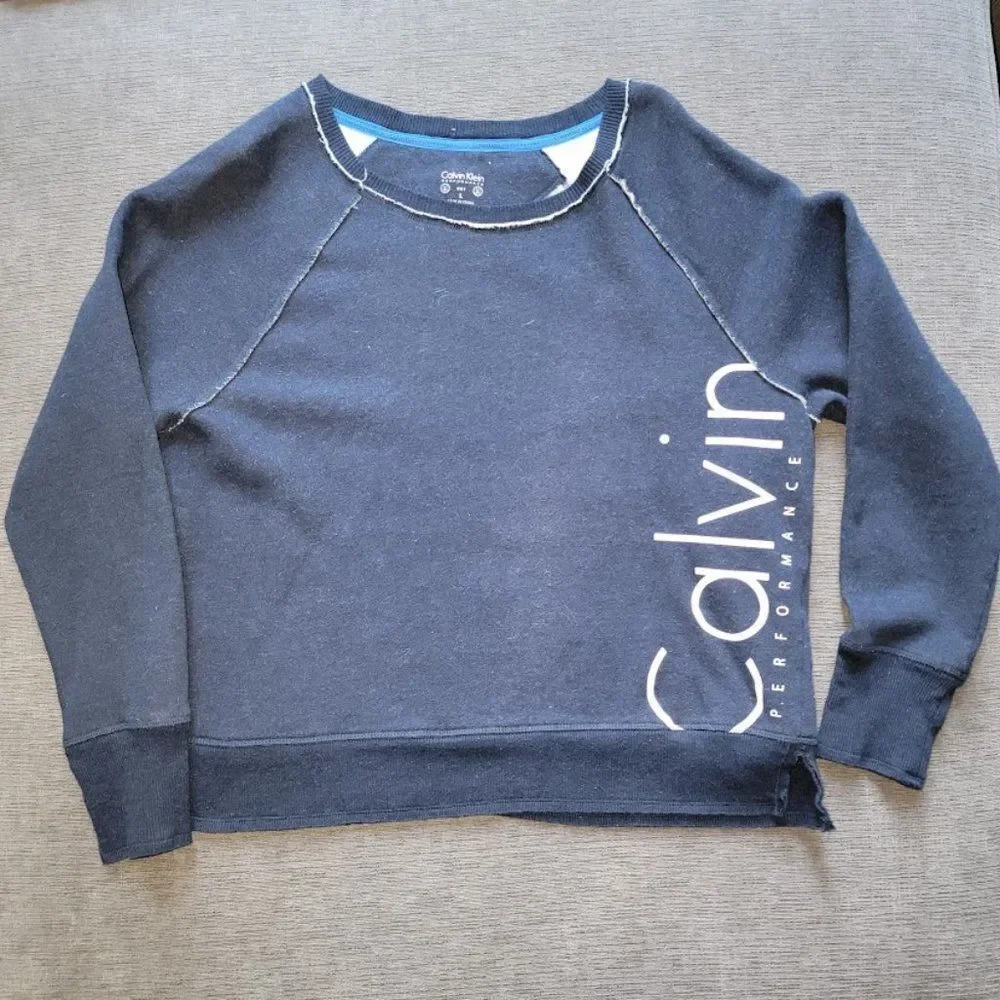 Calvin Klein Women Navy Blue Performance Logo Crop Top Sweater Sweatshir…